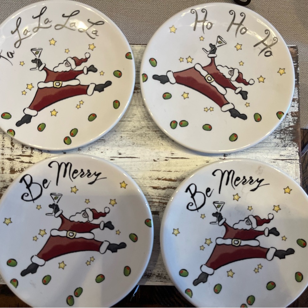Santa Holiday Plates Set